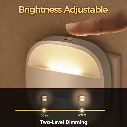Foldable plug-in night light 4-pack with dusk-to-dawn sensor