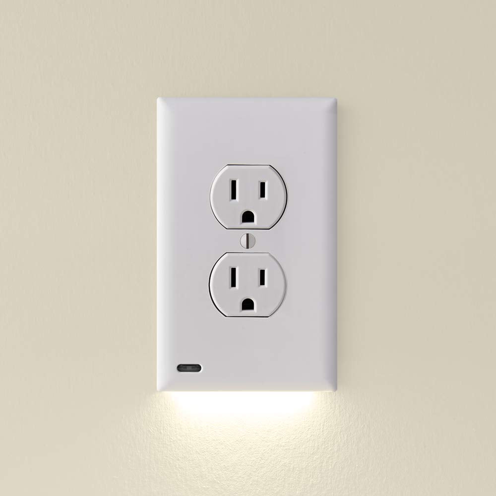Outlet wall plate night light with auto on/off light sensor for duplex receptacles