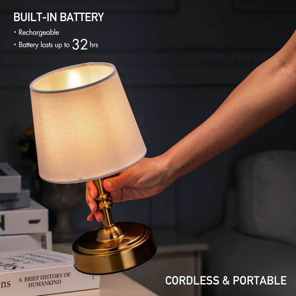 Cordless dimmable LED table lamp, 3-level brightness, brass finish